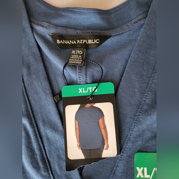 NEW-Banana Republic Blue V-Neck Tee, Size XL - Picture 3 of 5